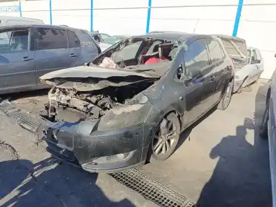 Veículo de Sucata toyota auris luna do ano 2008 alimentado 1zr