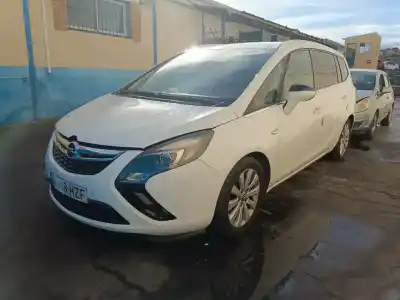 Vehicul casat opel zafira tourer expression al anului 2014 alimentat a20dt