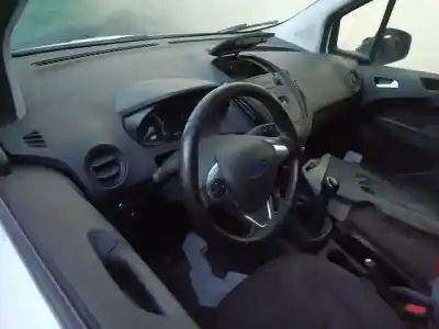 Vehicul casat ford transit courier ambiente al anului 2017 alimentat xucd