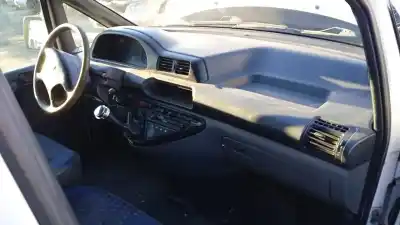 Veículo de Sucata peugeot expert kombi 2.0 hdi (dw10bted) do ano 2001 alimentado rhx