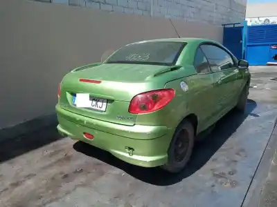 Veicolo di demolizione peugeot 206 cc cc dell'anno 2003 alimentato nfu
