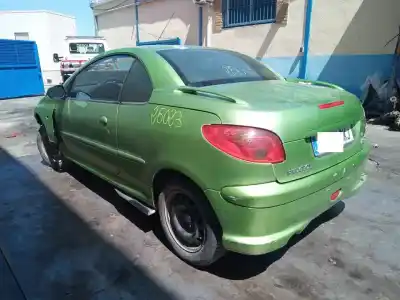 Veicolo di demolizione peugeot 206 cc cc dell'anno 2003 alimentato nfu