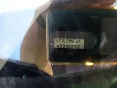 Veicolo di demolizione peugeot 206 cc cc dell'anno 2003 alimentato nfu