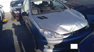 Verschrottungsfahrzeug PEUGEOT 206  des Jahres 2004 angetrieben 9HZ