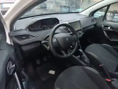 Sloopvoertuig peugeot 208 active 81 cv / 60 kw van het jaar 2014 aangedreven hm01