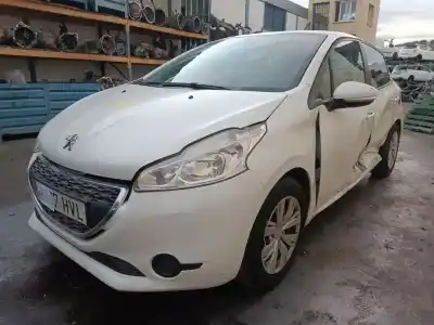 Sloopvoertuig peugeot 208 active 81 cv / 60 kw van het jaar 2014 aangedreven hm01