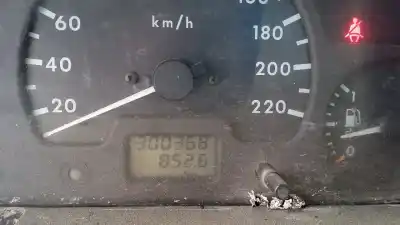 Veicolo di demolizione land rover discovery (lt) td5 dell'anno 2001 alimentato 10p