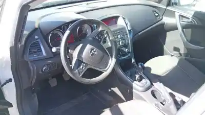 Здавання транспортного засобу opel astra j lim. excellence року 2012 потужний a17dts