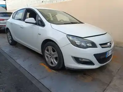 Здавання транспортного засобу opel astra j lim. excellence року 2012 потужний a17dts