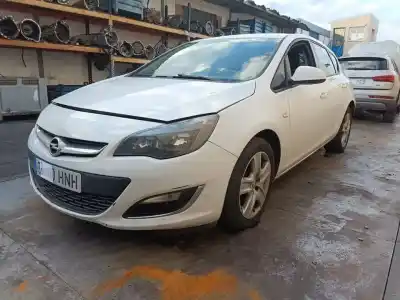 Здавання транспортного засобу opel astra j lim. excellence року 2012 потужний a17dts