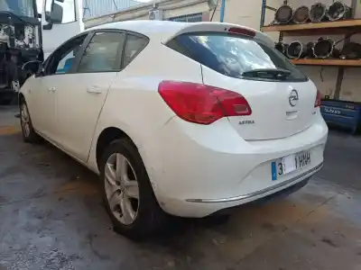Здавання транспортного засобу opel astra j lim. excellence року 2012 потужний a17dts