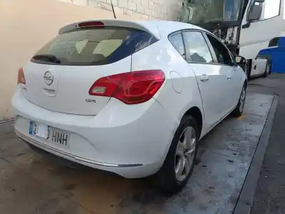 Здавання транспортного засобу opel astra j lim. excellence року 2012 потужний a17dts