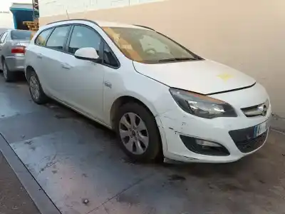 Здавання транспортного засобу opel astra j lim. excellence року 2015 потужний a17dts