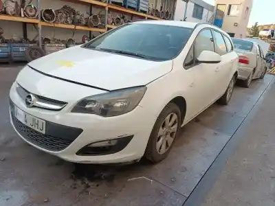 Здавання транспортного засобу opel astra j lim. excellence року 2015 потужний a17dts