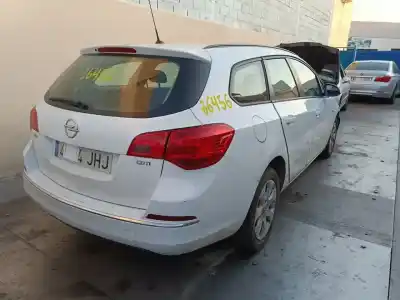 Здавання транспортного засобу opel astra j lim. excellence року 2015 потужний a17dts