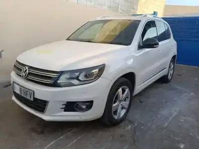 Véhicule à la ferraille VOLKSWAGEN TIGUAN (5N1)  de l'année 2011 alimenté CFGB