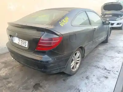 Véhicule à la ferraille MERCEDES-BENZ CLASE C (W203) SPORTCOUPE  de l'année 2001 alimenté OM611962