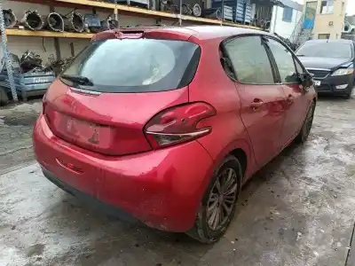 Sloopvoertuig peugeot 208 signature van het jaar 2018 aangedreven yh01