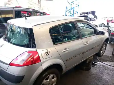 Sloopvoertuig renault megane ii (bm0/1_, cm0/1_) 1.9 dci van het jaar 2006 aangedreven f9q e8