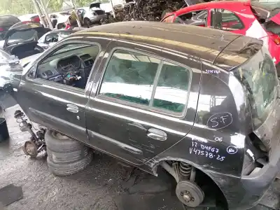 Veículo de Sucata renault clio ii fase ii (b/cb0) 1.2 16v do ano 2006 alimentado d4f g7