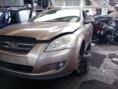 Veículo de Sucata kia cee'd fastback (ed) 1.6 crdi 115 do ano 2007 alimentado d4fb