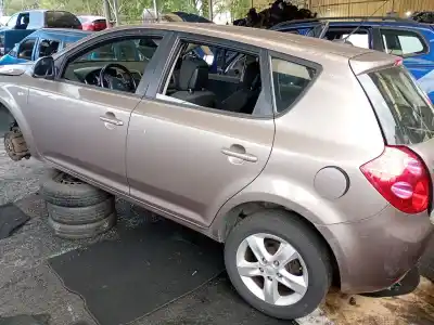 Veículo de Sucata kia cee'd fastback (ed) 1.6 crdi 115 do ano 2007 alimentado d4fb