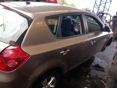 Veículo de Sucata kia cee'd fastback (ed) 1.6 crdi 115 do ano 2007 alimentado d4fb