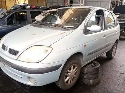 Véhicule à la ferraille RENAULT MEGANE SCENIC (JA0/1_)  de l'année 1999 alimenté F9Q