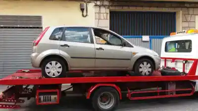 Здавання транспортного засобу ford fiesta (cbk) ambiente року 2004 потужний f6ja