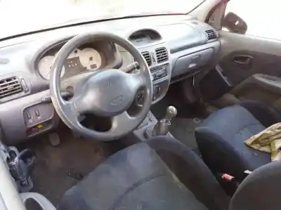 Veículo de Sucata renault clio ii fase i (b/cbo) 1.6 initiale (b/cbod) 90 cv / 66 kw do ano 1999 alimentado k7m744