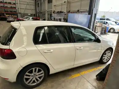 Sloopvoertuig VOLKSWAGEN GOLF VI (5K1) 2.0 TDI van het jaar 2009 aangedreven CBD