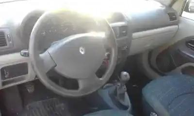 Утилизация автомобиля RENAULT CLIO II FASE II (B/CB0) Authentique 58 CV / 43 KW года 2001 питание D7F G7