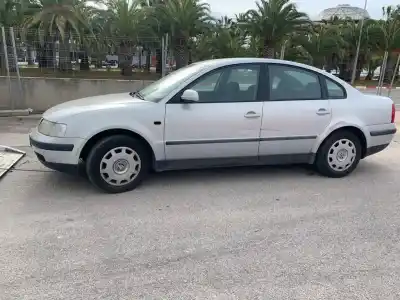 Veículo de Sucata volkswagen passat b5 (3b2) 1.8 do ano 1999 alimentado adr
