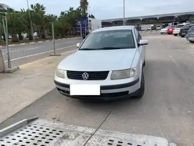 Veículo de Sucata VOLKSWAGEN PASSAT B5 (3B2) 1.8 do ano 1999 alimentado ADR