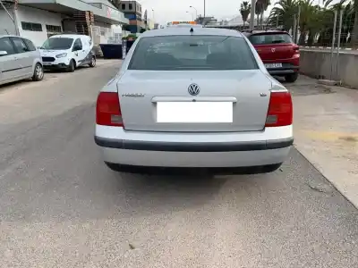 Veículo de Sucata volkswagen passat b5 (3b2) 1.8 do ano 1999 alimentado adr