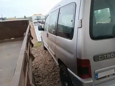 Veículo de Sucata citroen berlingo 2.0 hdi collection familiar do ano 2004 alimentado rhy