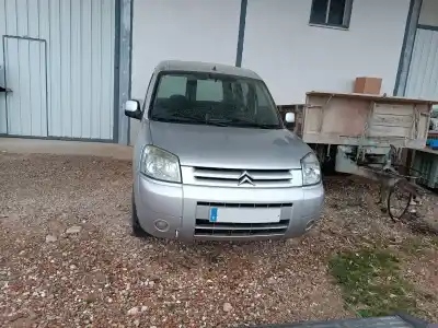 Veículo de Sucata citroen berlingo 2.0 hdi collection familiar do ano 2004 alimentado rhy