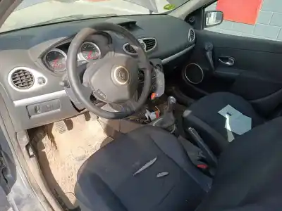 Здавання транспортного засобу renault clio iii pack authentique року 2006 потужний d4f740