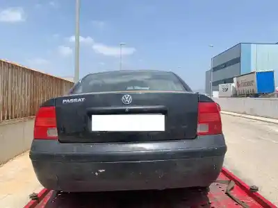Veículo de Sucata volkswagen passat b5 (3b2) 1.6 do ano 1999 alimentado ahl