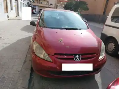 Vehicul casat PEUGEOT 307 (S1) XR al anului 2004 alimentat RHY