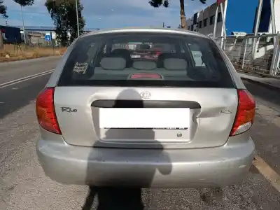 Veicolo di demolizione kia rio ipanema berlina dell'anno 2002 alimentato a3e