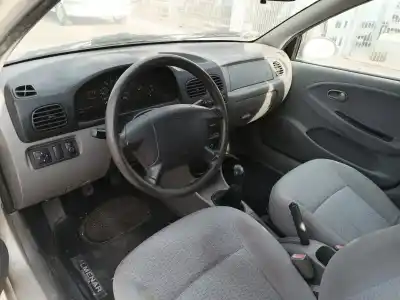 Veicolo di demolizione kia rio ipanema berlina dell'anno 2002 alimentato a3e