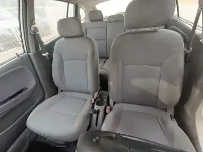 Veicolo di demolizione kia rio ipanema berlina dell'anno 2002 alimentato a3e