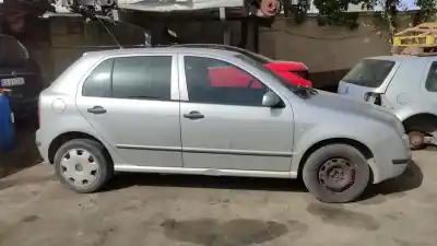 Veículo de Sucata skoda fabia (6y2/6y3) colors do ano 2002 alimentado asy