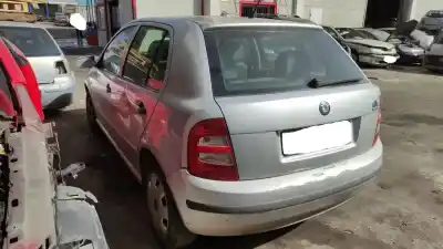 Veículo de Sucata skoda fabia (6y2/6y3) colors do ano 2002 alimentado asy