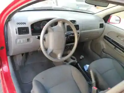 Veicolo di demolizione kia rio ipanema berlina dell'anno 2004 alimentato a5d