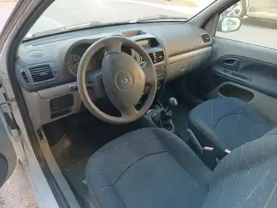 Здавання транспортного засобу renault clio ii fase ii (b/cb0) authentique року 2003 потужний d4f712