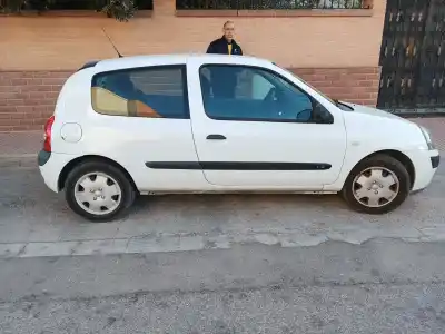 Здавання транспортного засобу renault clio ii fase ii (b/cb0) authentique року 2003 потужний d4f712