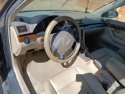 Veicolo di demolizione AUDI A4 BERLINA (8E) 2.5 V6 24V TDI dell'anno 2002 alimentato AKE