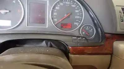 Veículo de Sucata audi a4 berlina (8e) 2.5 v6 24v tdi do ano 2002 alimentado ake